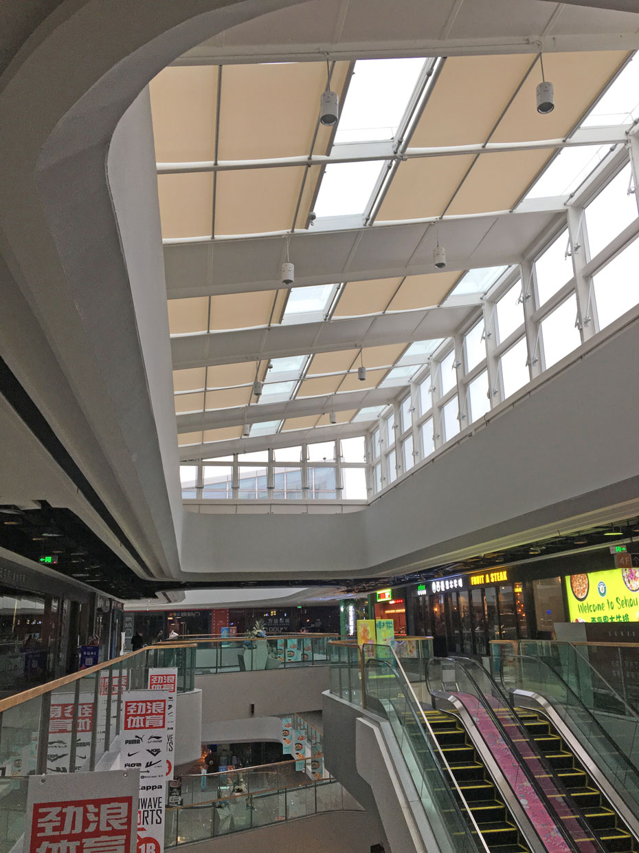 重庆沙坪坝万达广场电动遮阳帘项目4