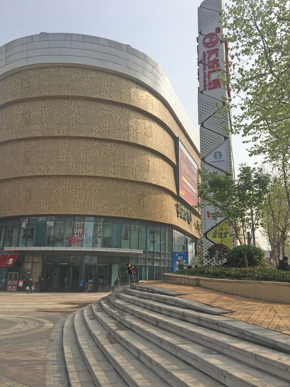重庆沙坪坝万达广场电动遮阳帘项目5